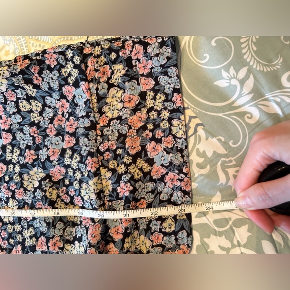 Vince Camuto Floral Tie 3/4 Sleeve Crew Neck Blouse - Picture 6 of 10